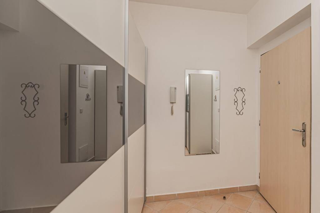 °°°Carolina'S Modern Apartment °°° Hradec Králové Exteriör bild